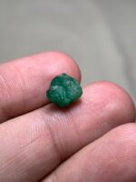 2.65ct Swat Emerald Crystal: A Compact Gem with Vivid Green - Image 3