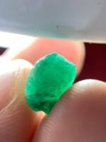 2.65ct Swat Emerald Crystal: A Compact Gem with Vivid Green - Image 5