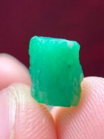 4.00ct Swat Emerald Crystal: Natural Clarity and Deep Color in a Compact Form - Image 3