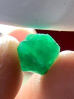 2.65ct Swat Emerald Crystal: A Compact Gem with Vivid Green - Image 6