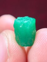 4.00ct Swat Emerald Crystal: Natural Clarity and Deep Color in a Compact Form - Image 9