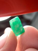 4.50 ct Swat Emerald Crystal – Vibrant Green Gem from Pakistan - Image 2