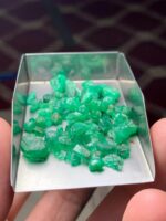 39.20 Carat Swat Emerald Rough Lot – Elongated Natural Emerald Material - Image 2
