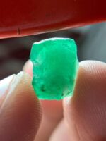 4.50 ct Swat Emerald Crystal – Vibrant Green Gem from Pakistan - Image 3