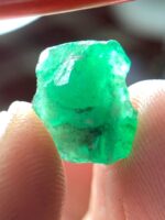 4.50 ct Swat Emerald Crystal – Vibrant Green Gem from Pakistan - Image 4