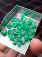 39.20 Carat Swat Emerald Rough Lot – Elongated Natural Emerald Material - Image 4