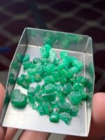 39.20 Carat Swat Emerald Rough Lot – Elongated Natural Emerald Material - Image 6