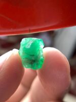 4.50 ct Swat Emerald Crystal – Vibrant Green Gem from Pakistan - Image 8