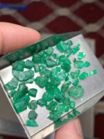 39.20 Carat Swat Emerald Rough Lot – Elongated Natural Emerald Material - Image 13