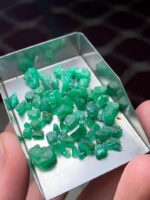 39.20 Carat Swat Emerald Rough Lot – Elongated Natural Emerald Material - Image 7
