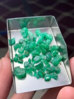 39.20 Carat Swat Emerald Rough Lot – Elongated Natural Emerald Material - Image 10