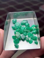 30.33ct Swat Emerald Rough Lot – Nature’s Green Masterpieces - Image 4