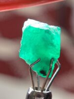 3.14 ct Swat Emerald Crystal – Natural Green Beauty from Pakistan - Image 3