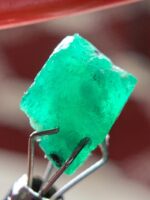 3.14 ct Swat Emerald Crystal – Natural Green Beauty from Pakistan - Image 9