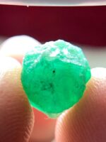 3.65ct Swat Emerald Crystal: Rich Color and Natural Brilliance in a Medium-Sized - Image 2