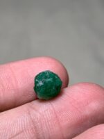 3.65ct Swat Emerald Crystal: Rich Color and Natural Brilliance in a Medium-Sized - Image 4