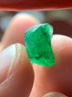 3.42 Carat Swat Emerald Crystal: Subtle Charm in a Natural Form - Image 8