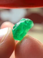 3.42 Carat Swat Emerald Crystal: Subtle Charm in a Natural Form - Image 10