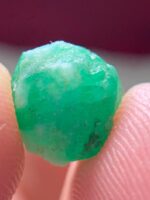 3.65ct Swat Emerald Crystal: Rich Color and Natural Brilliance in a Medium-Sized - Image 7