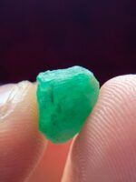 3.65ct Swat Emerald Crystal: Rich Color and Natural Brilliance in a Medium-Sized - Image 9