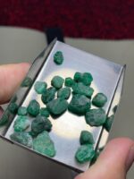 Rare Find: 39.65ct Swat Emerald Lot with Brilliant Clarity & Color - Image 2