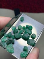 Rare Find: 39.65ct Swat Emerald Lot with Brilliant Clarity & Color - Image 3