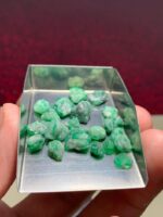 Rare Find: 39.65ct Swat Emerald Lot with Brilliant Clarity & Color - Image 5