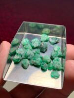Rare Find: 39.65ct Swat Emerald Lot with Brilliant Clarity & Color - Image 6