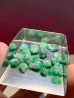 Rare Find: 39.65ct Swat Emerald Lot with Brilliant Clarity & Color - Image 9