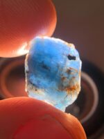 The Allure of Afghanite: A 7.45 ct Colour-Change Crystal Gem - Image 4
