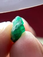 Discover the Natural Elegance of a 1.92ct Emerald Crystal from Swat - Image 5