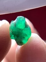 Discover the Natural Elegance of a 1.92ct Emerald Crystal from Swat - Image 6