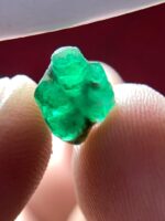Discover the Natural Elegance of a 1.92ct Emerald Crystal from Swat - Image 7