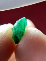 Discover the Natural Elegance of a 1.92ct Emerald Crystal from Swat - Image 8