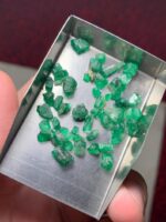 Bulk Beauty: 26.80 Carat Emerald Rough Lot from Swat Valley - Image 4