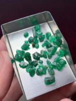 Bulk Beauty: 26.80 Carat Emerald Rough Lot from Swat Valley - Image 5