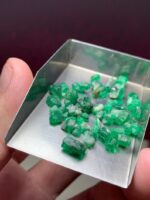 Bulk Beauty: 26.80 Carat Emerald Rough Lot from Swat Valley - Image 9