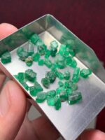 Bulk Beauty: 26.80 Carat Emerald Rough Lot from Swat Valley - Image 10