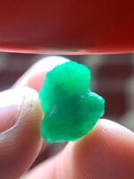 7.91 ct Natural Emerald Crystal from Swat Valley – Exceptional Depth and Compact Power - Image 9