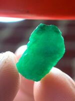8.66 ct Natural Emerald Crystal from Swat Valley – Complete Gemstone Overview - Image 2
