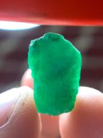 8.66 ct Natural Emerald Crystal from Swat Valley – Complete Gemstone Overview - Image 3