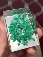 35.11 Carat Rough Emerald from Swat: A Natural Masterpiece in Green - Image 11