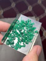 35.11 Carat Rough Emerald from Swat: A Natural Masterpiece in Green - Image 3