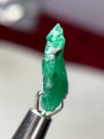 Slim & Striking: 4.515 ct Swat Emerald Crystal with Elegant Proportions - Image 7