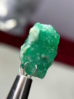 Slim & Striking: 4.515 ct Swat Emerald Crystal with Elegant Proportions - Image 8