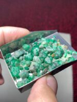 Earth’s Green Reserve: 57.90 ct Emerald Rough Lot from Laghman – Untouched Afghan Brilliance - Image 3