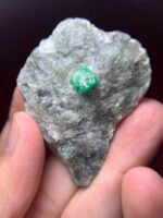 Natural Brilliance: 178.20 Carat Emerald Specimen from Swat Valley - Image 2