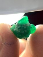 Bold and Natural: 5.60ct Swat Emerald Crystal with Deep Green Brilliance - Image 3