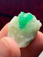 43.00ct Swat Emerald Specimen – Natural Crystal Form (25x21x14mm) - Image 4