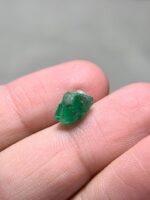 New Arrival: 2.81 ct Swat Emerald Crystal — Deep, Elegant, and Faceting-Ready - Image 4